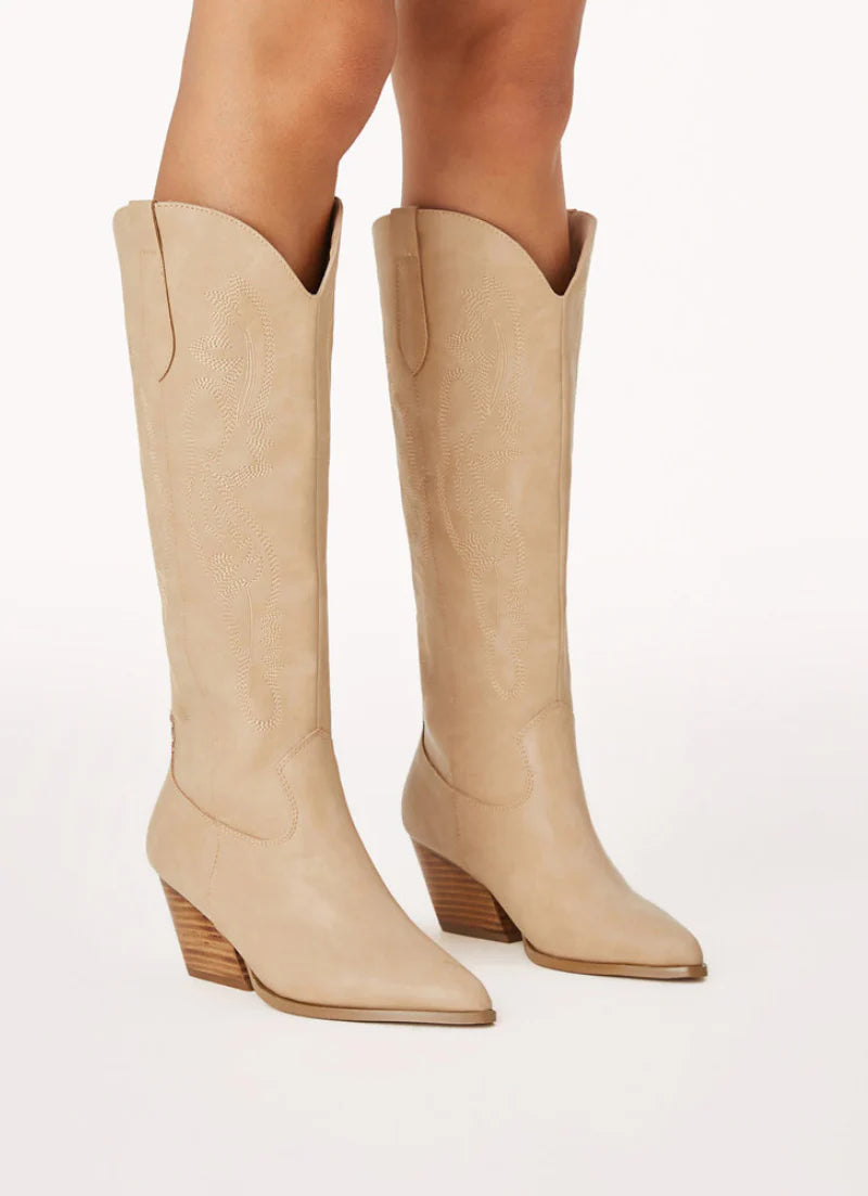 Zeina Boot