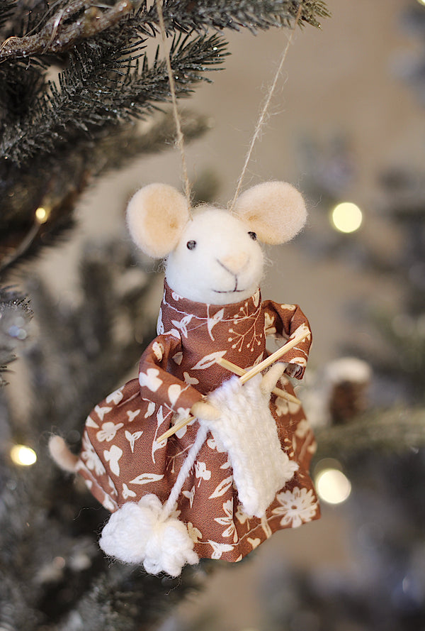 Knitting Nora Mouse