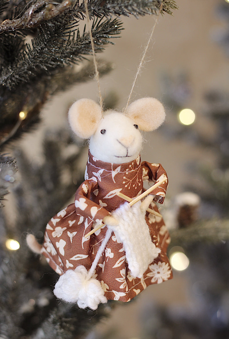 Knitting Nora Mouse