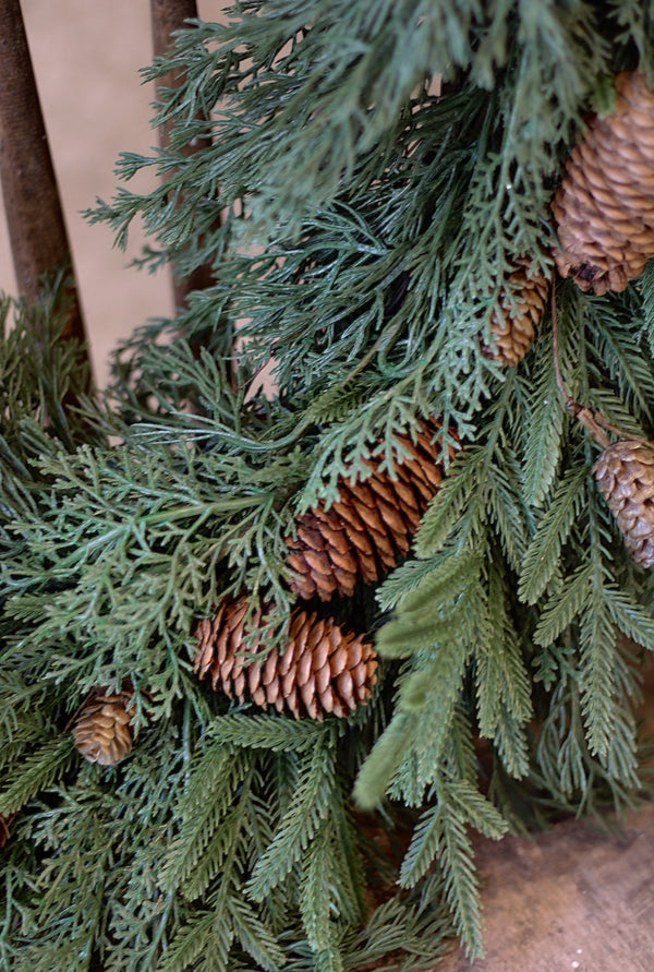 RT Mixed Cedar Wreath W/Cones