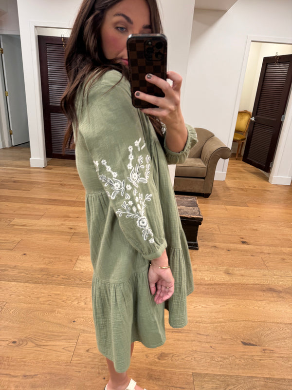 Rua 3/4 Sleeve V-neck Dress