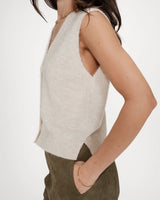 Nars Vest
