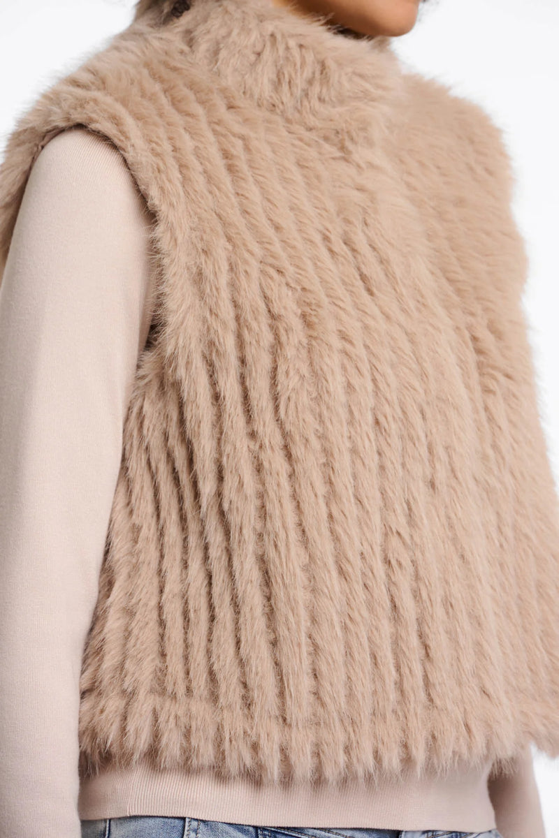 Dava Fur Vest