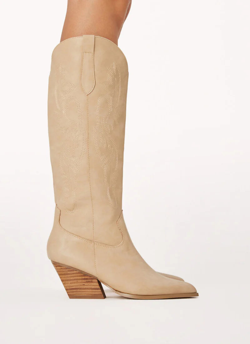 Zeina Boot